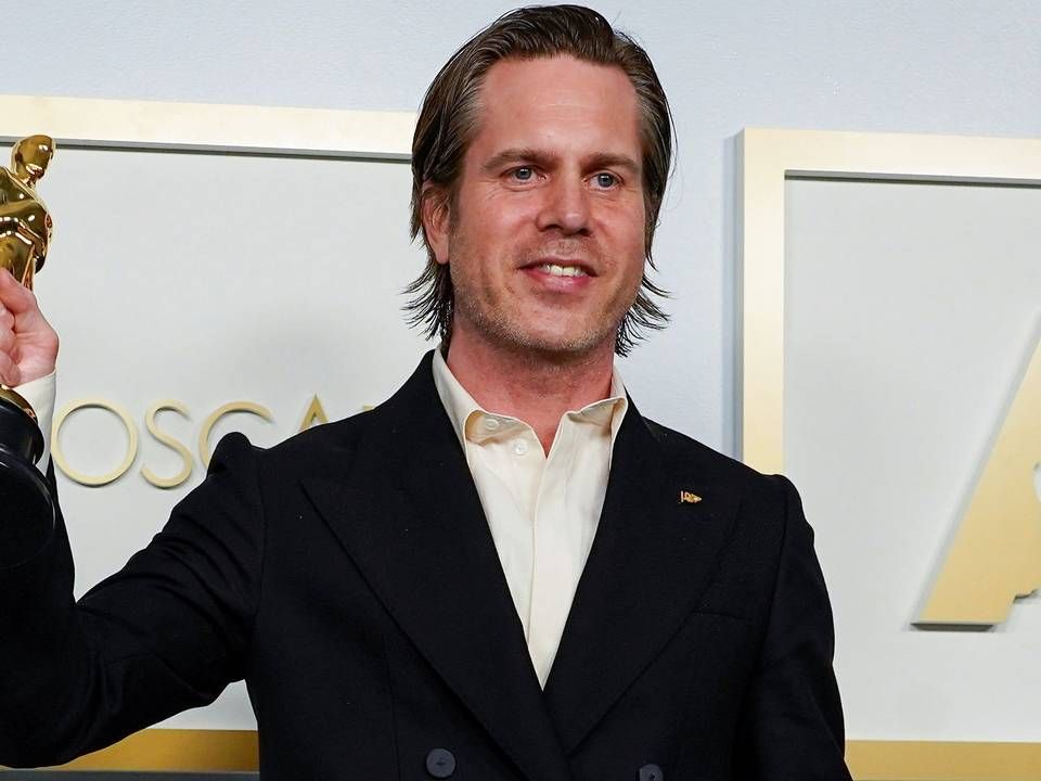 Filmklipper Mikkel E.G. Nielsen med sin Oscar-statuette. | Foto: Pool/Reuters/Ritzau Scanpix
