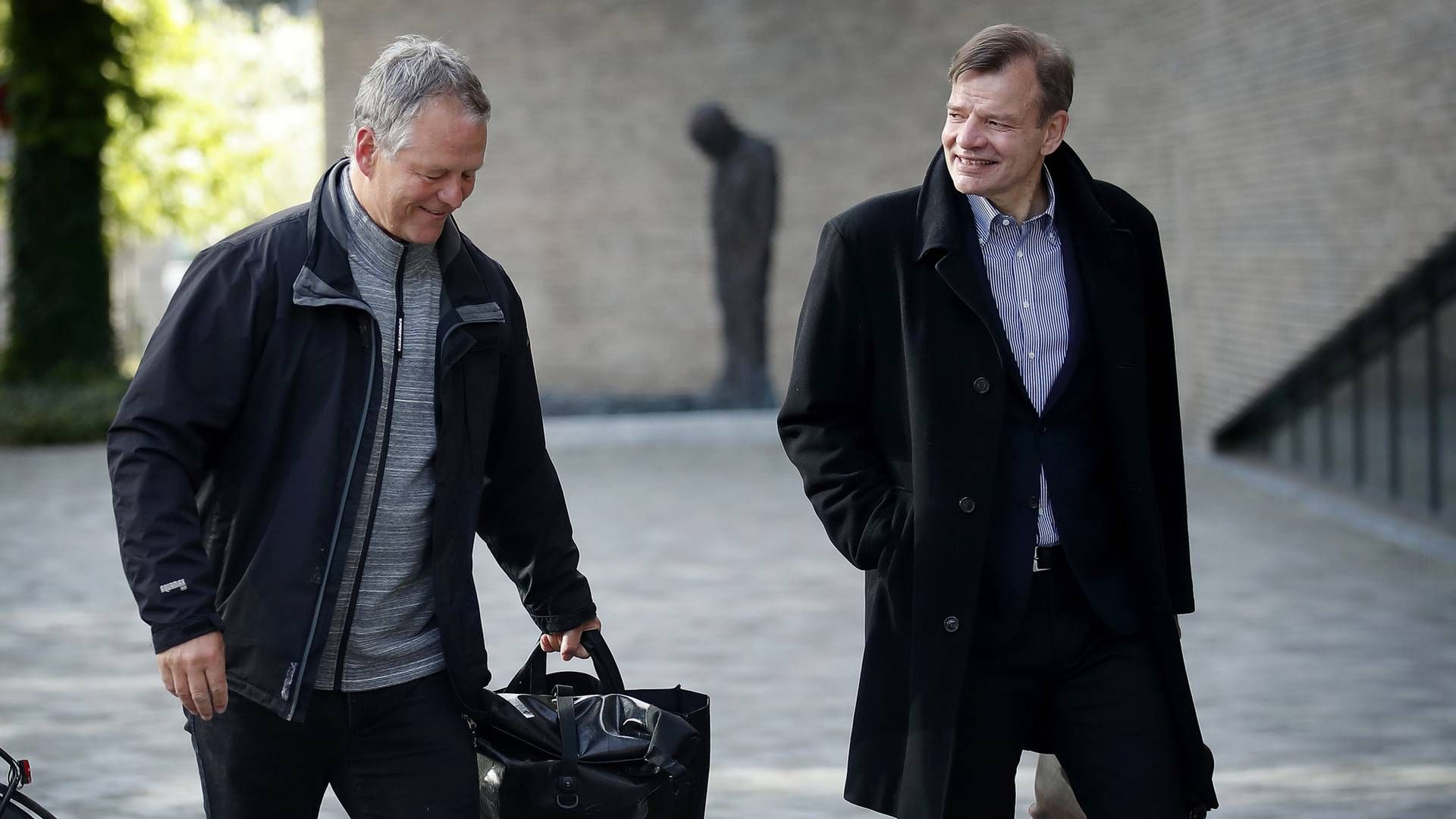 Forhenværende direktør for Udlændingestyrelsen Henrik Grunnet (th) med bisidder advokat Anders Valentiner-Branth på vej til afhøringer i Instrukskommisionen i Retten på Frederiksberg. | Foto: Jens Dresling/Ritzau Scanpix