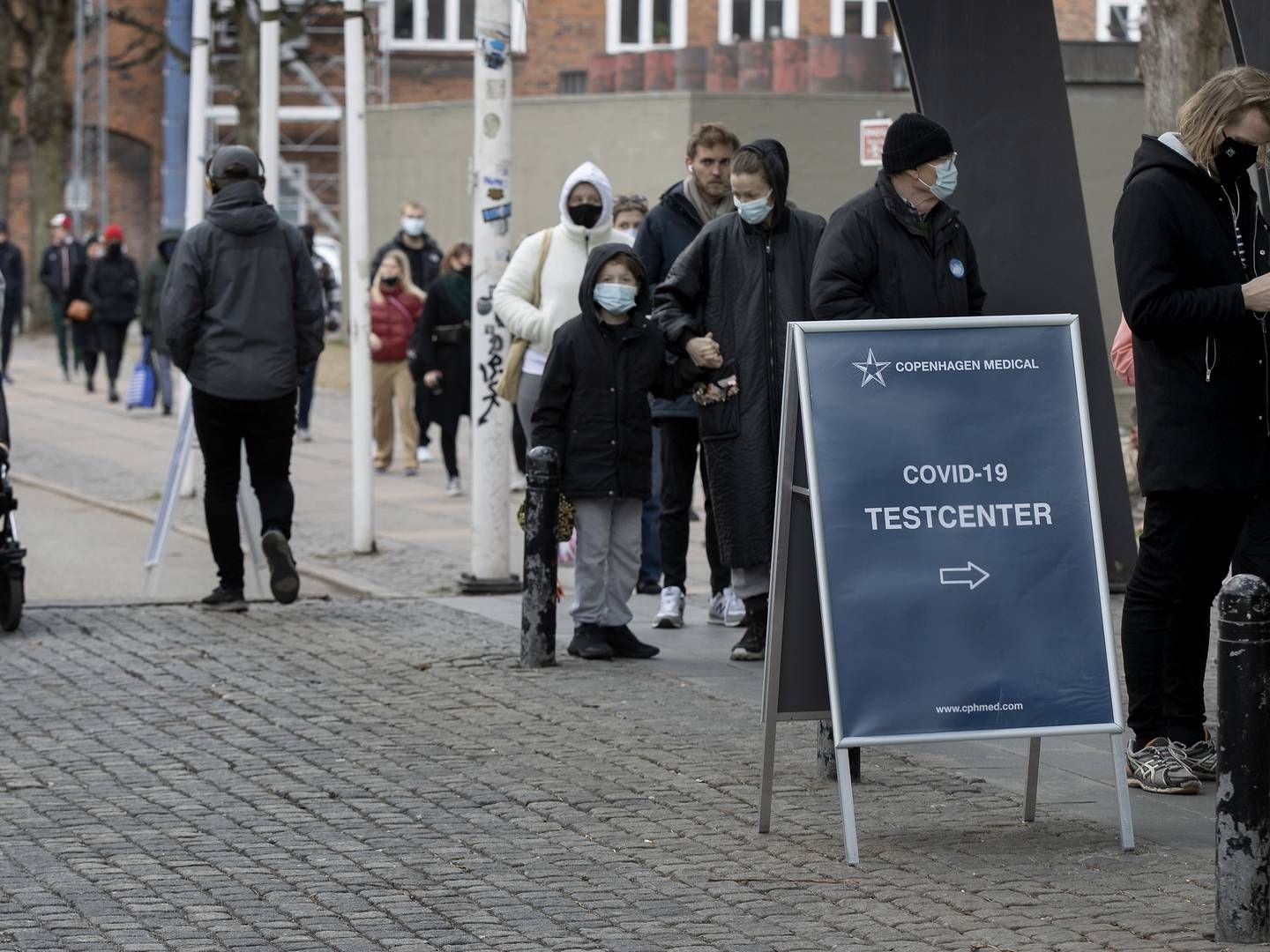 Flere vil blive smittet, hvis reglen om bordbestilling på restauranter og barer droppes, vurderer Statens Serum Institut. | Foto: Finn Frandsen
