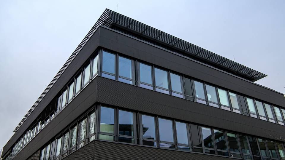 An der Wirecard-Firmenzentrale in Aschheim bei München wurde mittlerweile der Schriftzug abgenommen | Foto: picture alliance/dpa | Peter Kneffel