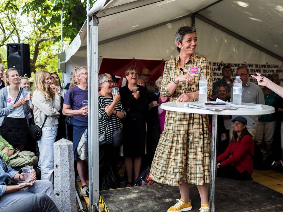 Margrethe Vestager og Karen Bro under en begivenhed på Ekstra Bladets scene på Folkemødet 2019. | Foto: Rasmus Flindt Pedersen
