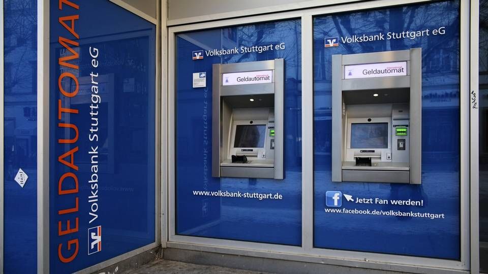 Geldautomaten der Volksbank Stuttgart. | Foto: picture alliance / imageBROKER | Michael Weber