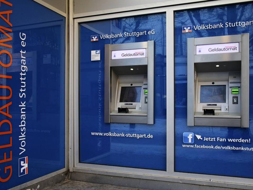 Geldautomaten der Volksbank Stuttgart. | Foto: picture alliance / imageBROKER | Michael Weber