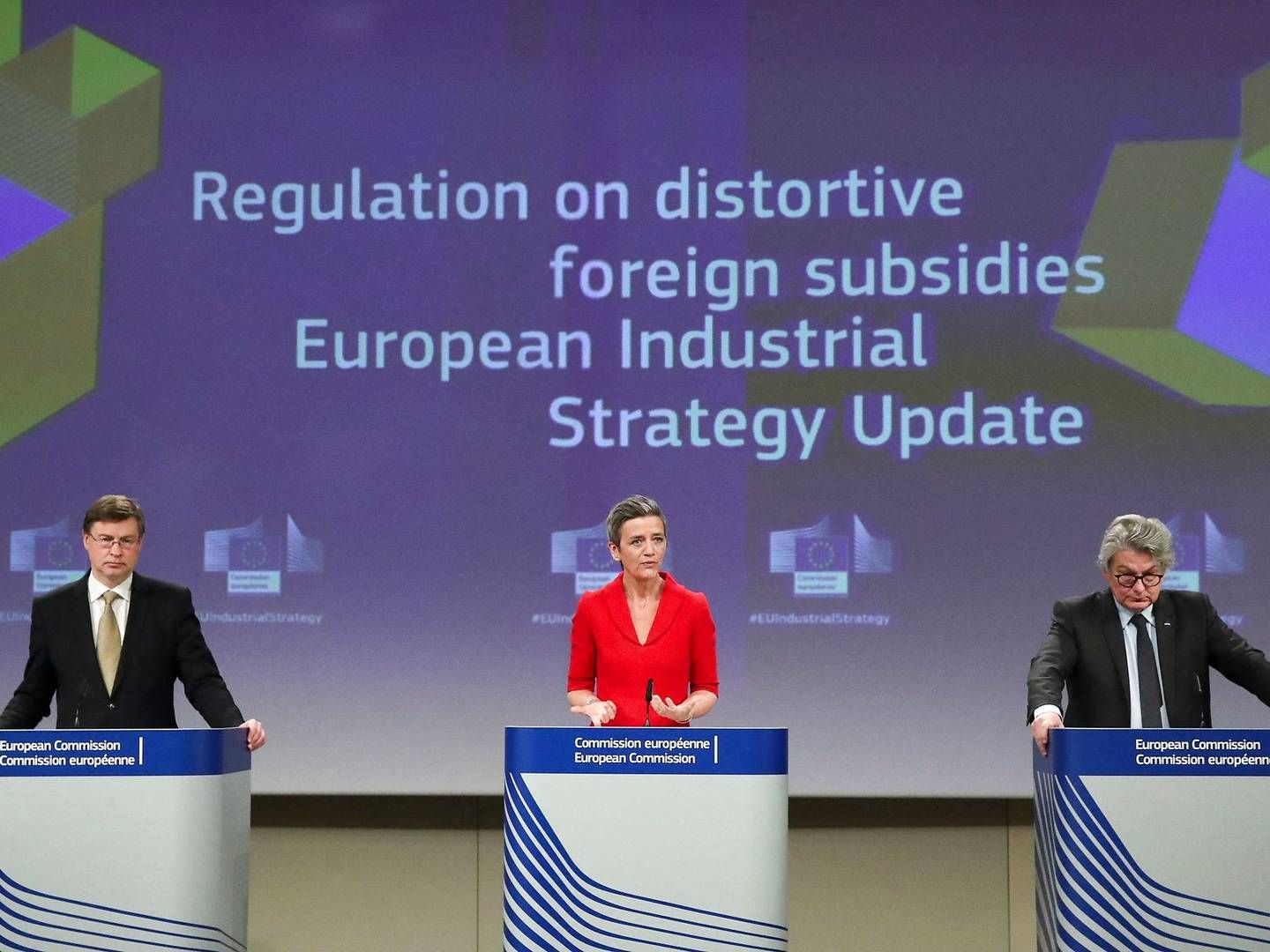Margrethe Vestager, Valdis Dombrovskis og Thierry Breton præsenterede onsdag EU-Kommissionens udspil til EU's industripolitik. | Foto: Yves Herman/AFP/Ritzau Scanpix