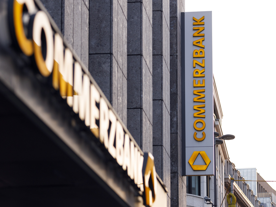 Schriftzug der Commerzbank | Foto: picture alliance / Geisler-Fotopress