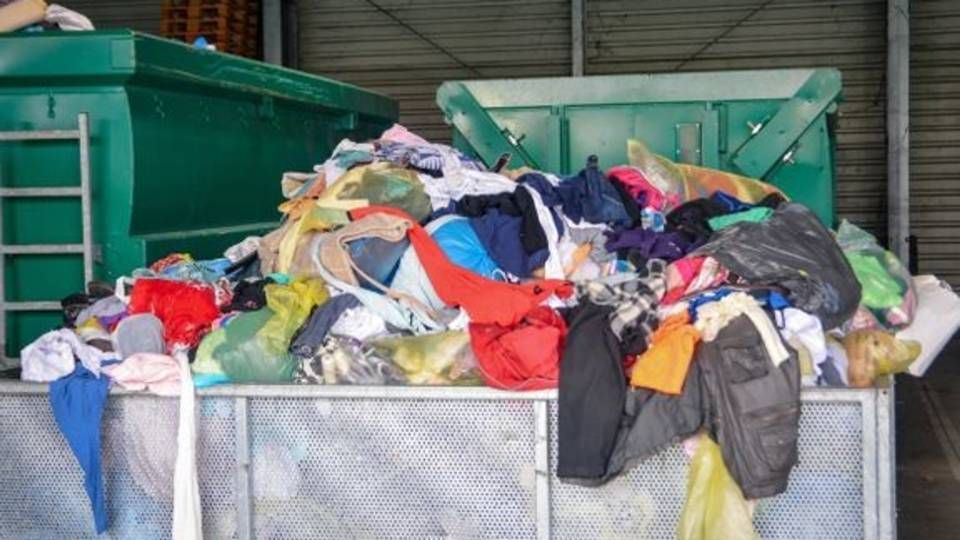Danskerne forbruger hvert år 85.000 tons tøj og tekstiler, hvoraf halvdelen ifølge Teknologisk Institut sidste ende i affaldsforbrændingen | Foto: Teknologisk Institut