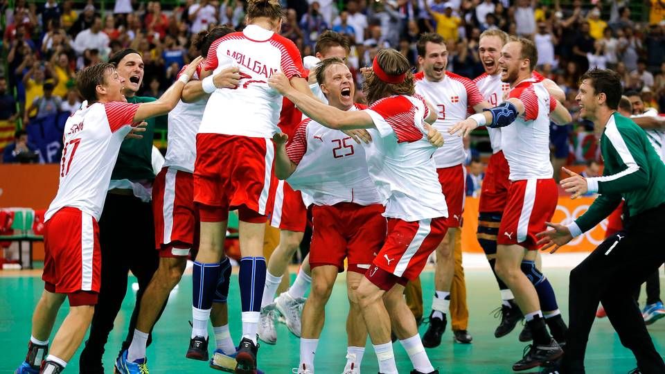 Det danske håndboldlandshold, som er forsvarende olympiske mestre, og de øvrige OL-deltagere kan nu få en vaccine fra Pfizer, efter at der er indgået aftale med IOC. | Foto: Jens Dresling/Politiken/Ritzau Scanpix