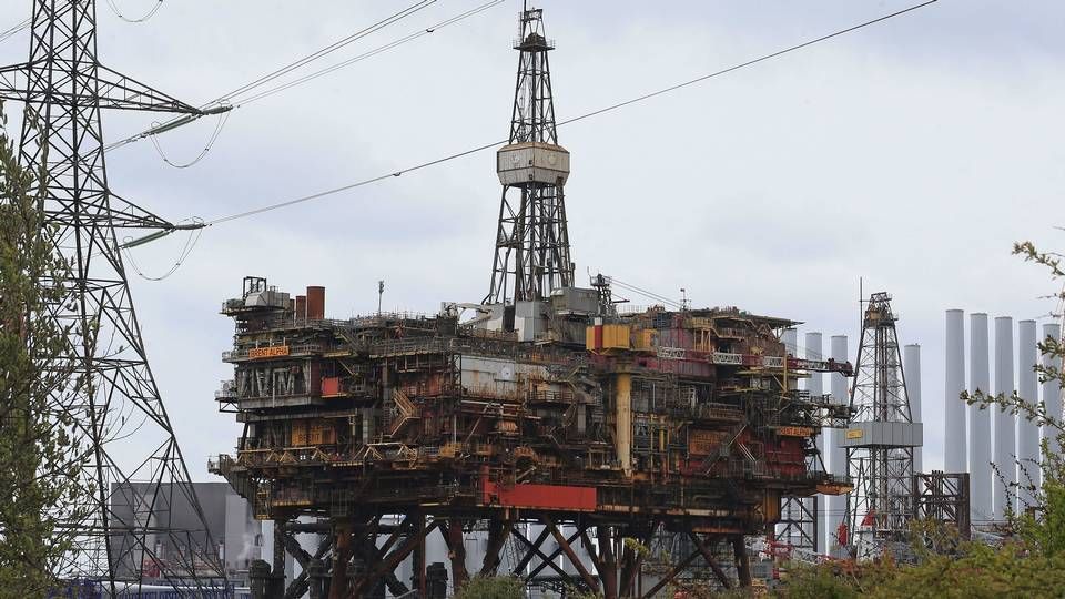 Et af symbolerne på Nordsøens olie, Shells gamle Brent Alpha-platform, er i disse dage ved at blive skåret op og skrottet. | Foto: LINDSEY PARNABY/AFP / AFP