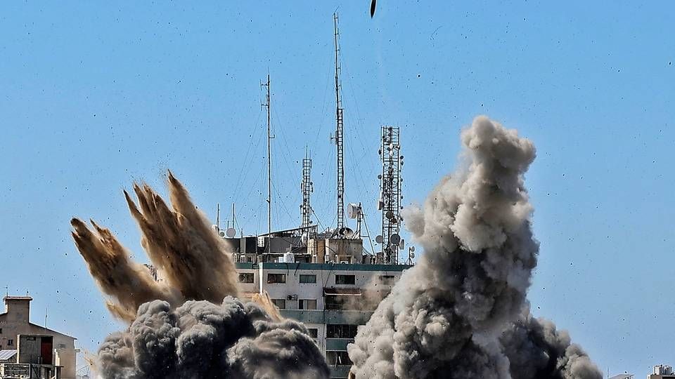 Israeli air strikes pounded the Gaza Strip, killing 10 members of an extended family and demolishing a key media building, while Palestinian militants launched rockets in return amid violence in the West Bank. | Photo: MAHMUD HAMS/AFP / AFP