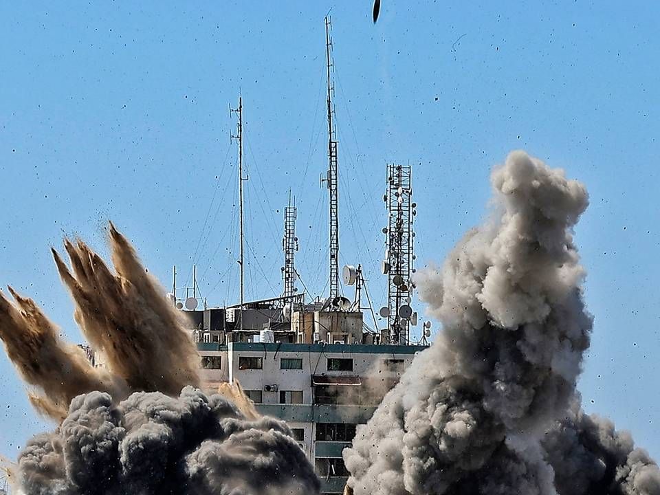 Israeli air strikes pounded the Gaza Strip, killing 10 members of an extended family and demolishing a key media building, while Palestinian militants launched rockets in return amid violence in the West Bank. | Photo: MAHMUD HAMS/AFP / AFP