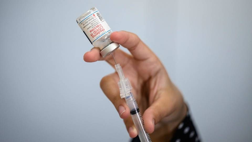 Fra torsdag træder den såkaldte tilvalgsordning i kraft, der gør det muligt at modtage en coronavaccine uden for vaccineprogrammet. | Foto: ANGELA WEISS/AFP / AFP