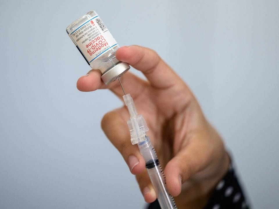 Fra torsdag træder den såkaldte tilvalgsordning i kraft, der gør det muligt at modtage en coronavaccine uden for vaccineprogrammet. | Foto: ANGELA WEISS/AFP / AFP