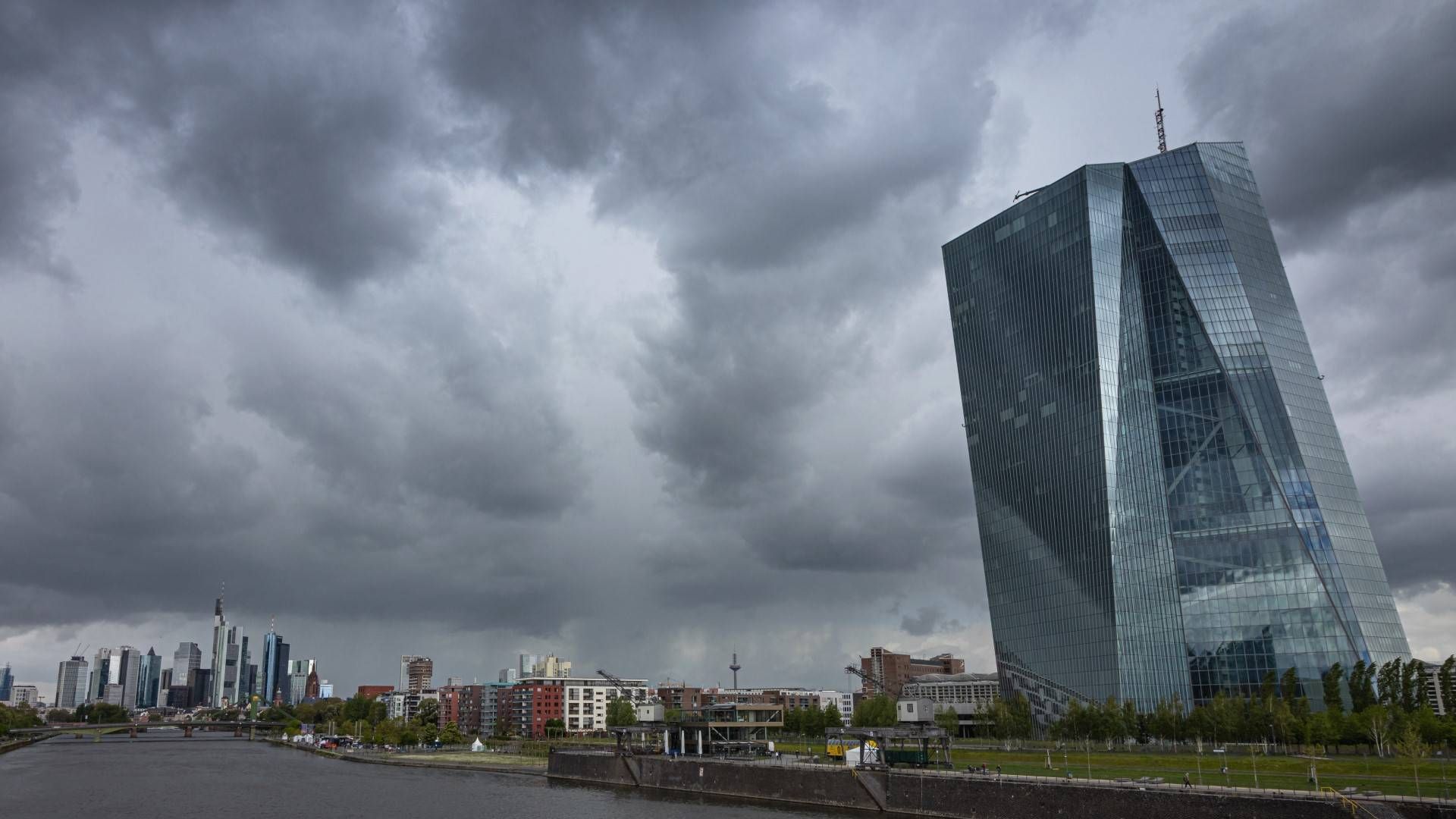 Europäische Zentralbank (EZB) und Frankfurter Skyline | Foto: picture alliance / greatif | Florian Gaul