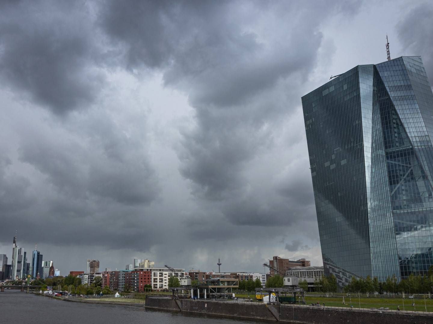 Europäische Zentralbank (EZB) und Frankfurter Skyline | Foto: picture alliance / greatif | Florian Gaul