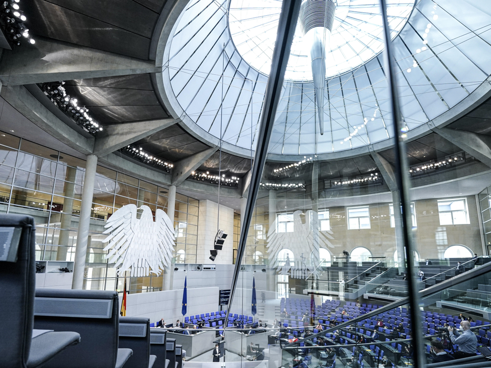 Plenarsaal des Deutschen Bundestags | Foto: picture alliance / Flashpic