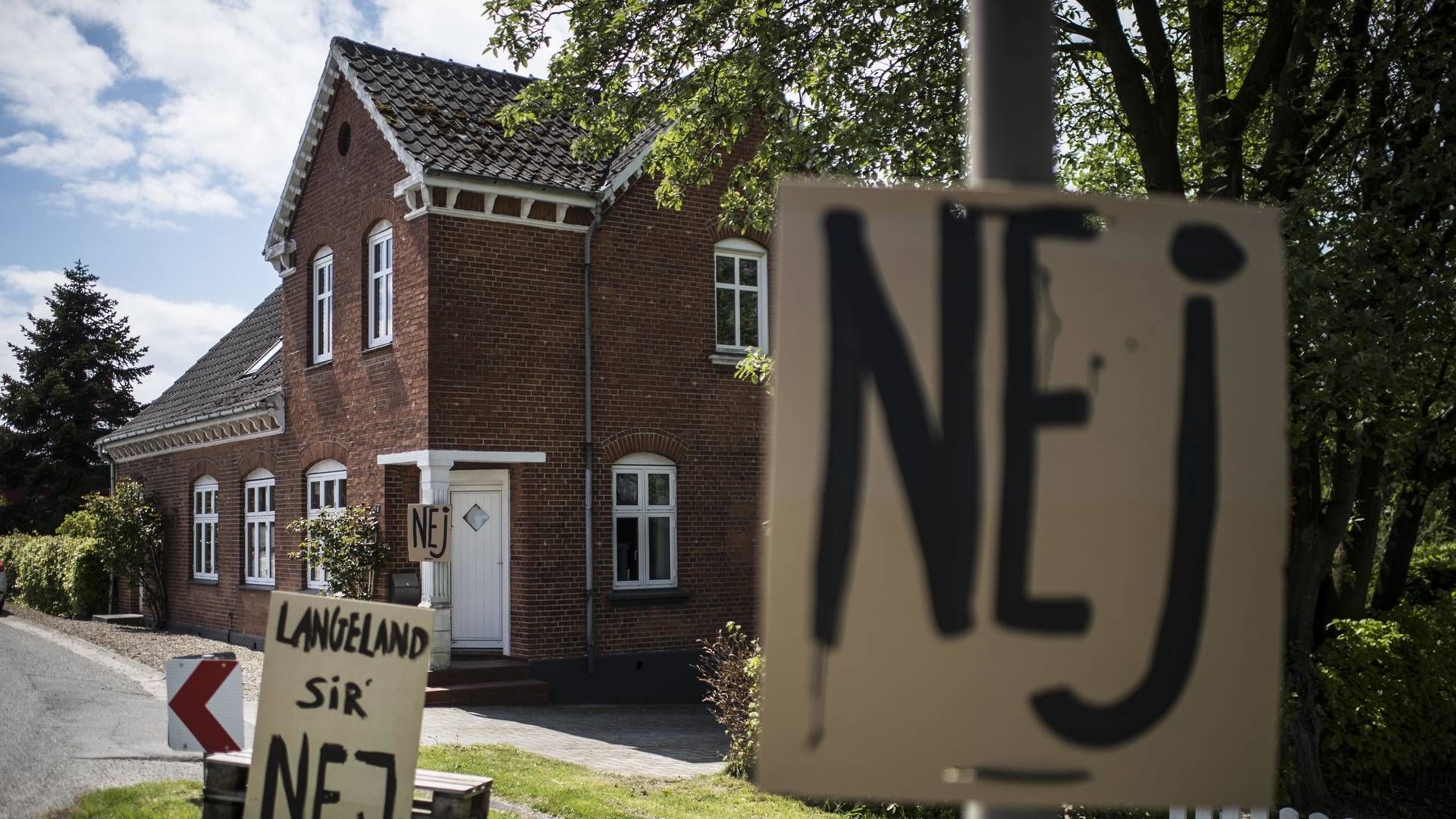 Protester mod nyt udrejsecenter, under Udlændinge- og integrationsministerens besøg på Langeland torsdag den 20 maj 2021 | Foto: Tim Kildeborg Jensen