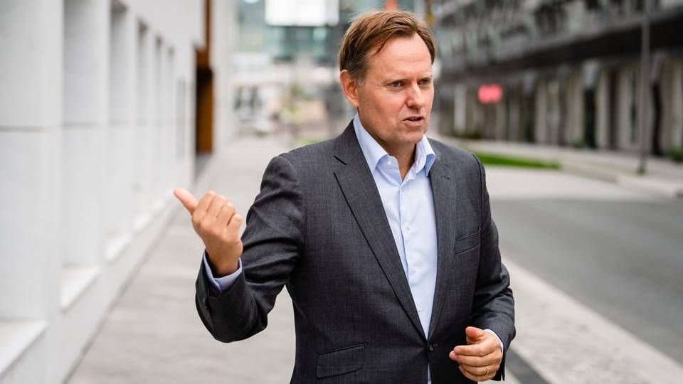 VOKSER SAKTERE: Aksjesjef Knut Johan Hellandsvik og kollegaene i DNB Asset Management vinner fortsatt markedsandeler, men veksten er svakere enn i fjor. | Foto: Stig B. Fiksdal