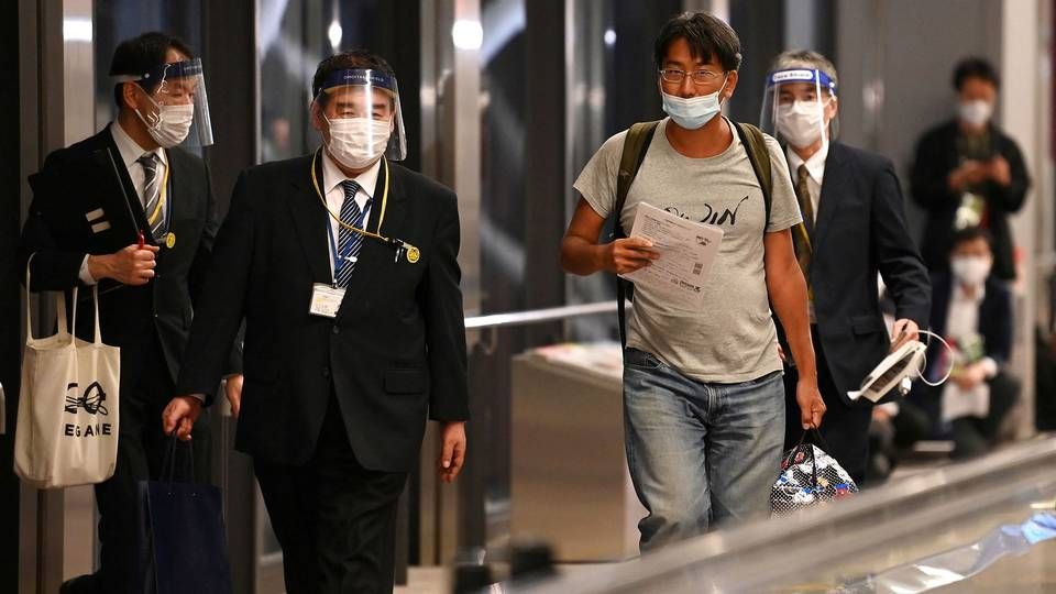 En japansk freelance-journalist blev i april anholdt i sit hjem i Yangon og beskyld for at sprede "falske nyheder". Han er siden blevet udvist. Her ses han efter ankomsten til en lufthavn i Japan 14. maj. Mandag blev en amerikansk redaktør af et medie i Myanmar tilbageholdt, før han skulle med et fly til Malaysia. | Foto: Kazuhiro Nogi/AFP/Ritzau Scanpix