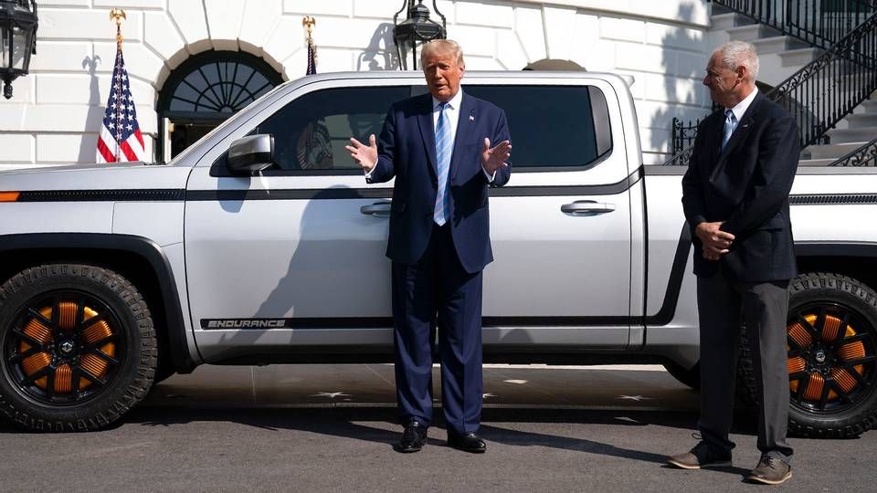 Den tidligere amerikanske præsident Donald Trump foran en eldrevet pickup-truck fra Lordstown Motors. | Foto: Evan Vucci/AP/Ritzau Scanpix