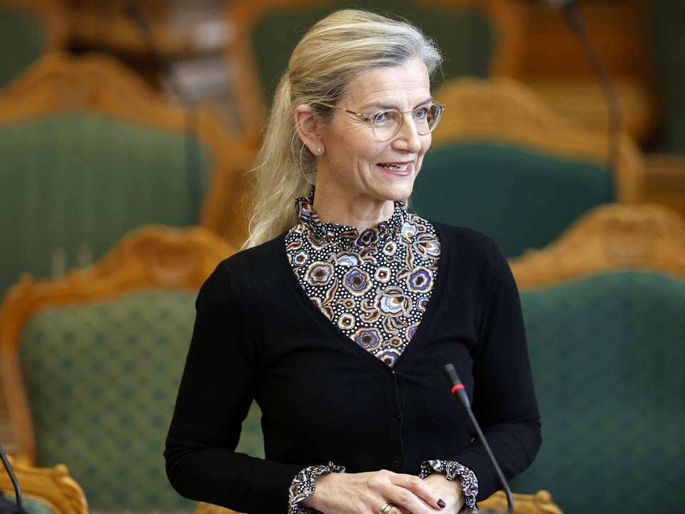 Venstres uddannelsesordfører, Ulla Tørnæs, der også har en fortid som minister på området, er tilfreds med forslaget om at flytte uddannelser ud i landet. | Foto: Jens Dresling