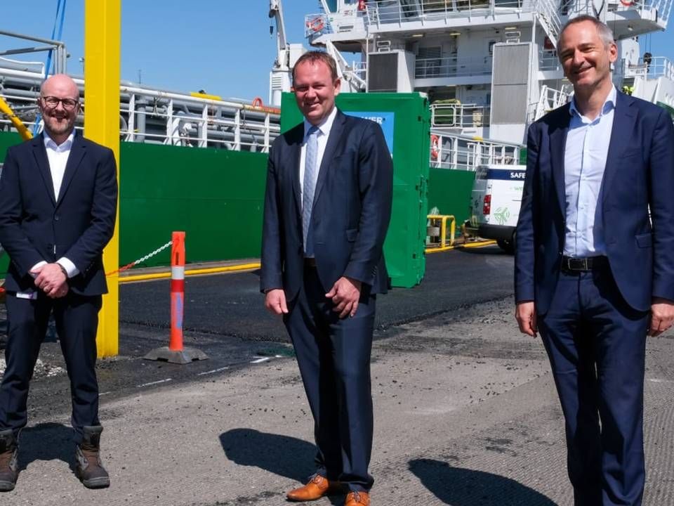 Jesper Høj-Hansen, CEO of Norsea (left), Jesper Frost Rasmussen (V), Mayor of Esbjerg Municpality (center) and Total Energies Managing Director of EP Denmark Phillippe Groueix (right) were all present when Total Energies revealed its climate-neutrality plan for its port base in Western Denmark's Esbjerg. | Photo: Total PR