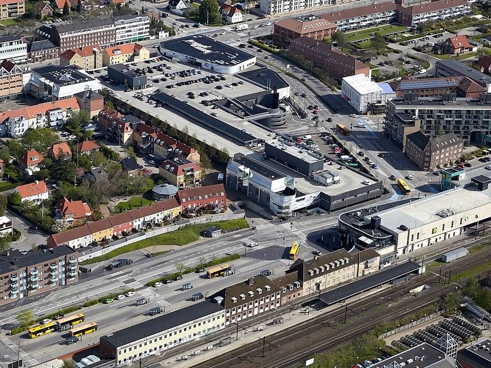 Det er bl.a. dette centrale område ved Banegårdspladsen i Glostrup, som PFA de kommende år skal være med til at udvikle. | Foto: PFA