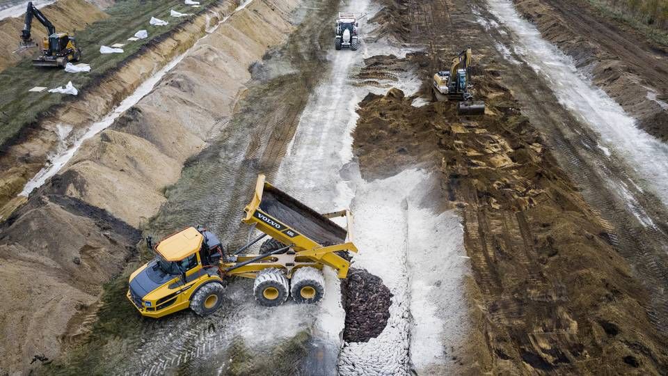 Massegrave til millioner af døde mink blev etableret i forbindelse med den opsigtsvækkende masseaflivning sidste efterår. | Foto: Casper Dalhoff/IND