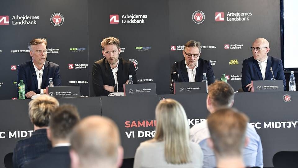 Ledelsen i FC Midtjylland kunne på et pressemøde fredag 4. juni 2021 præsentere Bestseller-ejeren Anders Holch Povlsen som ny storaktionær. | Foto: Ernst van Norde