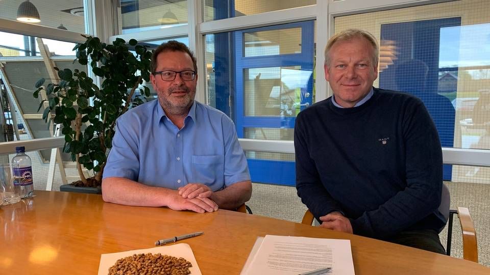 Lars Laursen, adm. direktør på den nye proteinfabrik (t.v.) og Henrik Hedegaard, adm. direktør i Hornsyld Købmandsgaard.