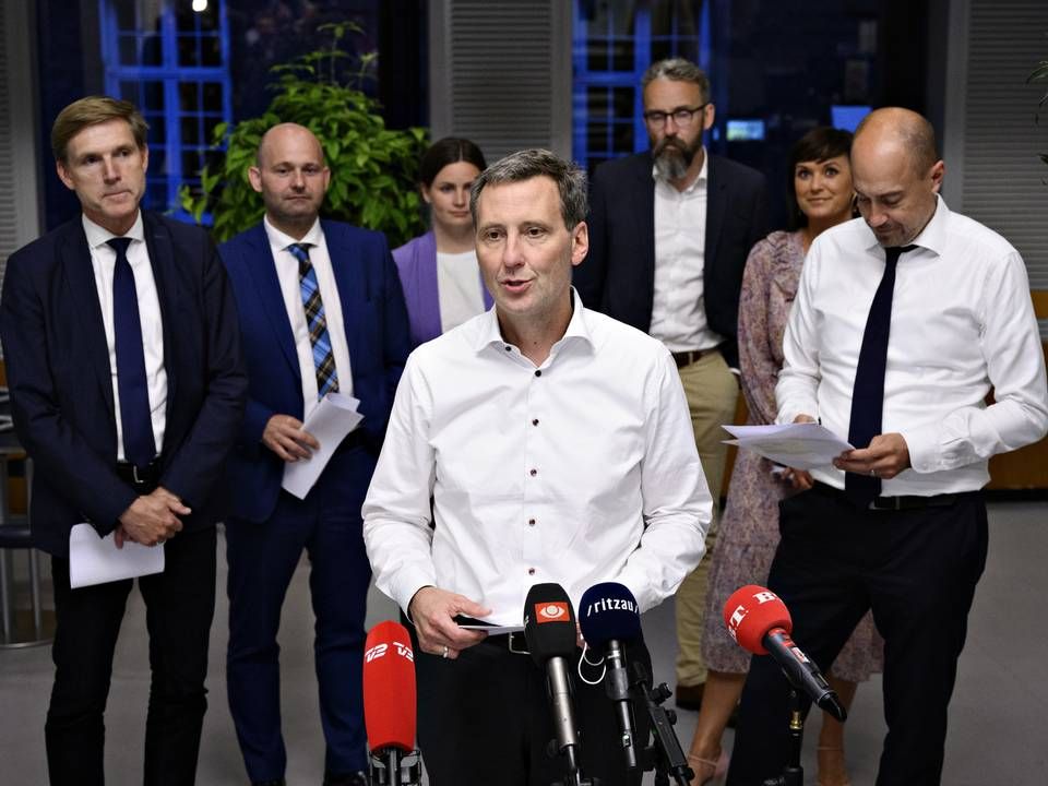 Justitsminister Nick Hækkerup (S) præsenterer aftale om genåbning efter forhandlinger i Justitsministeriet i København, tidligt om morgenen torsdag den 10. juni 2021. | Foto: Philip Davali