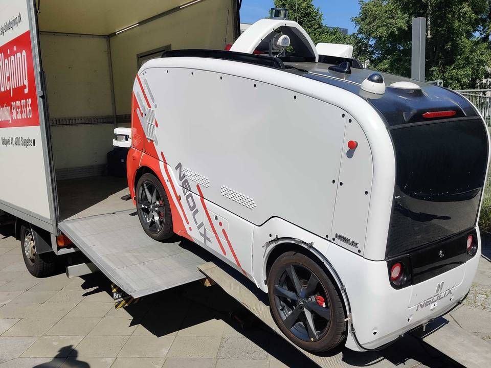 Semler-ejede Holo har netop fået et selvkørende fragtkøretøj til Danmark fra den kinesiske producent Neolix. Køretøjet kommer dog ikke ud på de danske veje, da det er for stort og tungt i forhold til lovgivningen. | Foto: Holo, PR