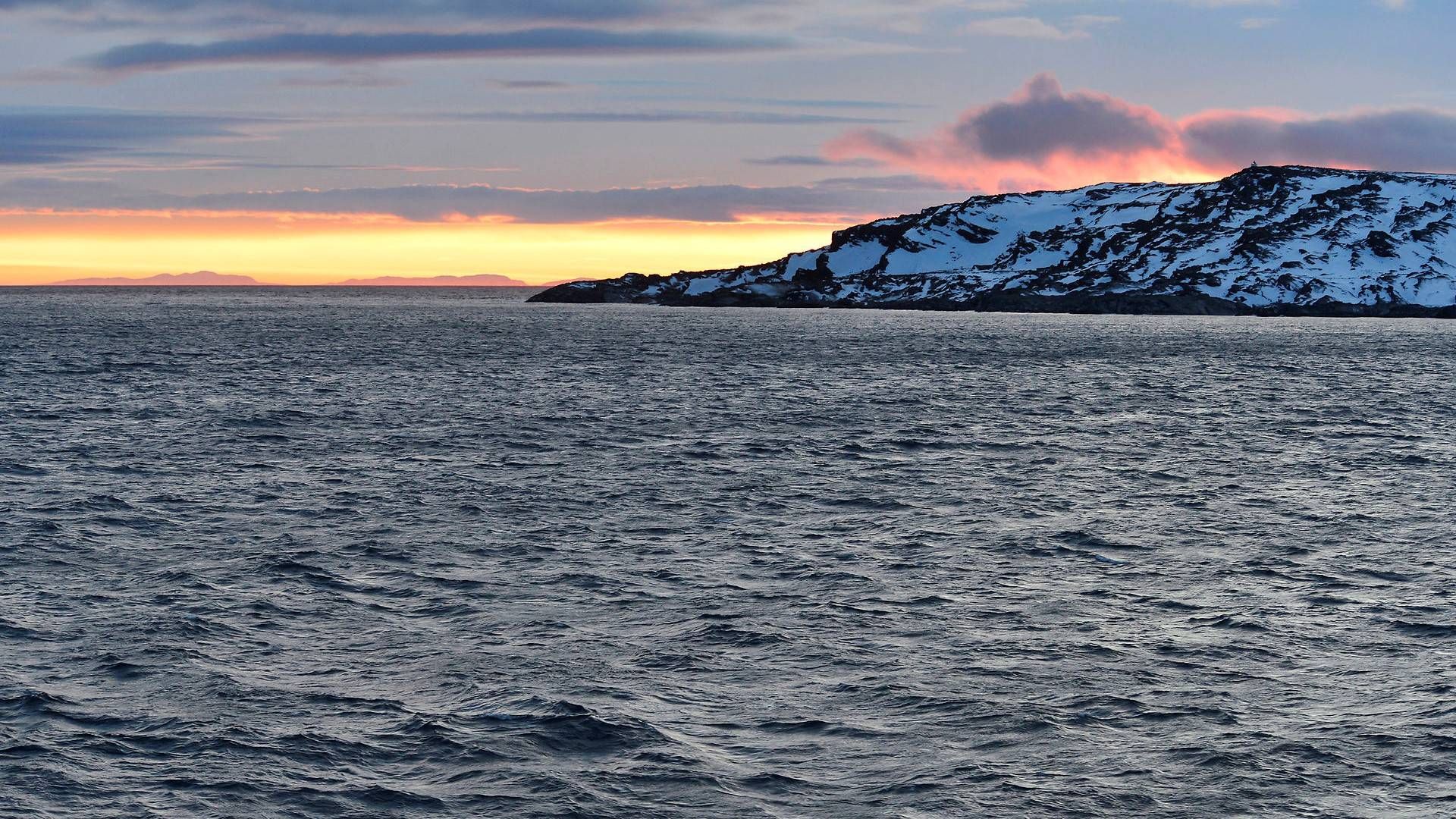 Погода белое море норвежское. Баренцево море Норвегия. Северное Баренцево и норвежское моря. Фьорды Баренцева моря. Остров белый в Баренцевом море.