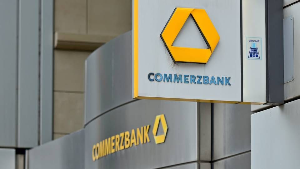 Das Logo der Commerzbank. | Foto: picture alliance / Daniel Kubirski | Daniel Kubirski