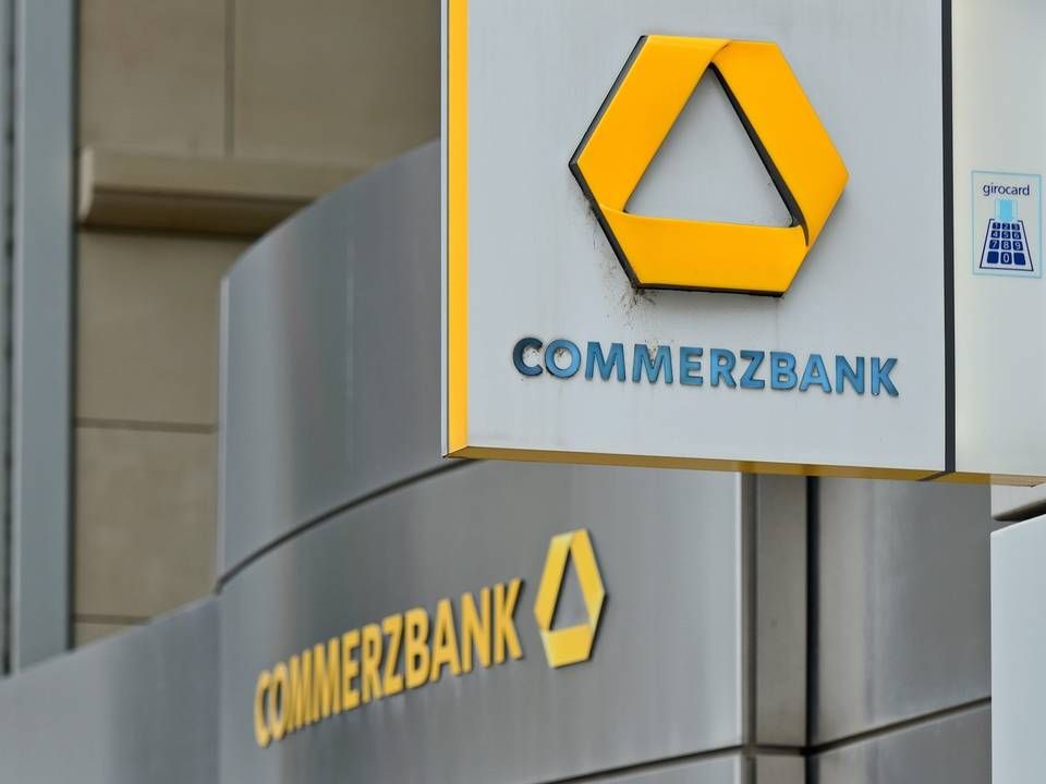 Das Logo der Commerzbank. | Foto: picture alliance / Daniel Kubirski | Daniel Kubirski