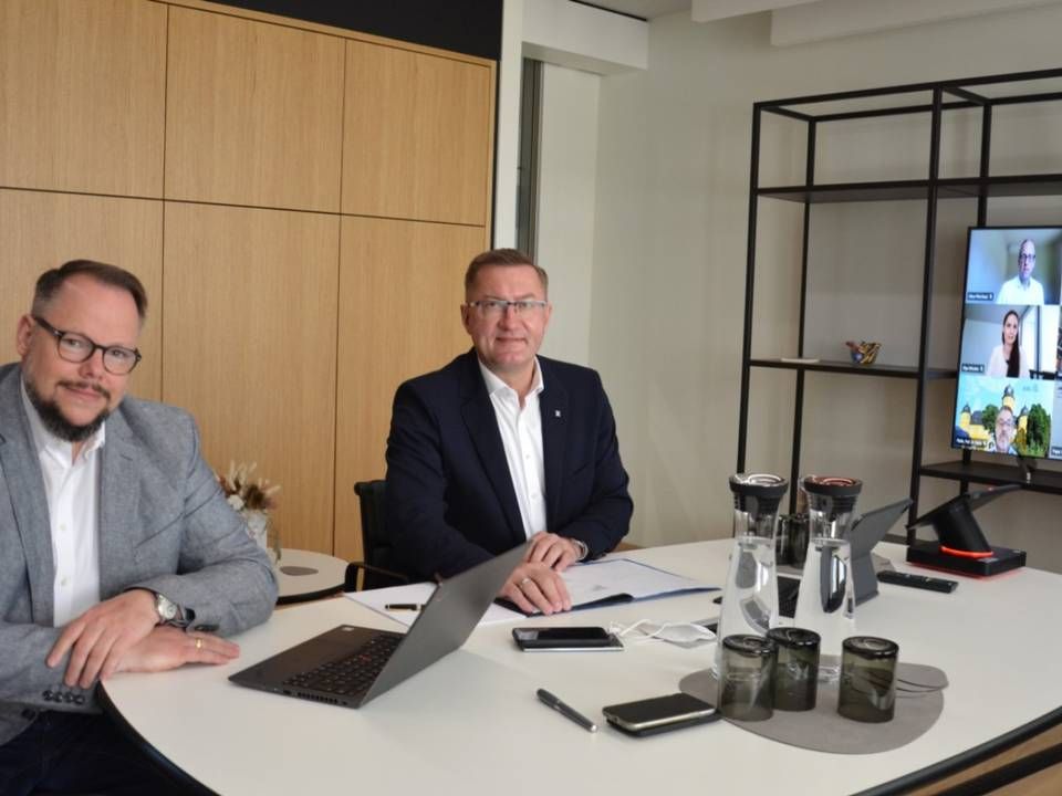 Joachim Fröhlich und Thomas Katzenmayer eröffnen die erste Sitzung des Nachhaltigkeits-Beirats. | Foto: Evangelische Bank