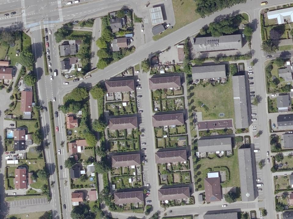 Solhusenes i alt 15 boligblokke (midt i billedet) ligger placeret mellem Roskildevej og Albertslundvej. | Foto: Styrelsen for Dataforsyning og Effektivisering