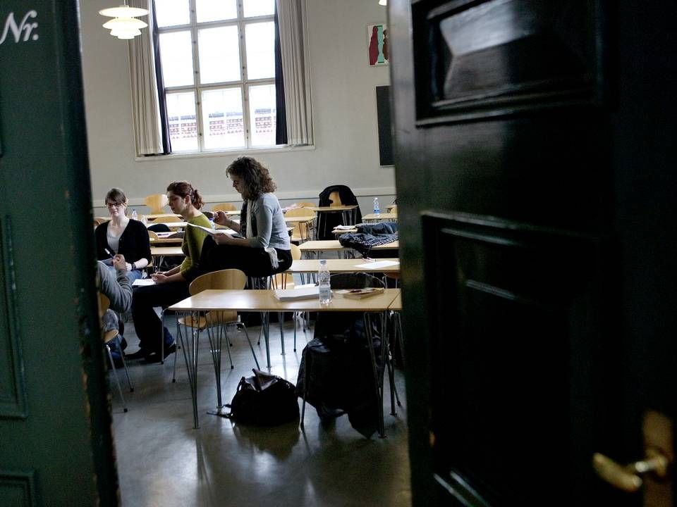 Over halvdelen af de danske jurastuderende er kvinder, men langtfra en lige så stor andel kvinder er partnere i landets advokatfirmaer. Arkivfoto: Jurastuderende på Studiegården i Studiestræde. | Foto: Martin Lehmann