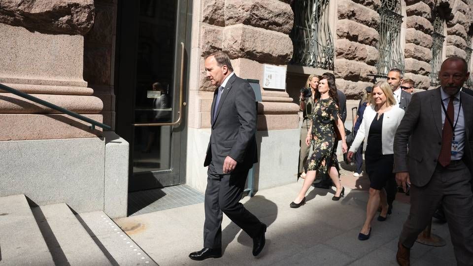 Sveriges statsminister Stefan Löfven (S) og finansminister Magdalena Andersson på vej til Riksdagens afstemning om mistillid mandag. | Foto: Nils Petter Nilsson / TT / Ritzau Scanpix