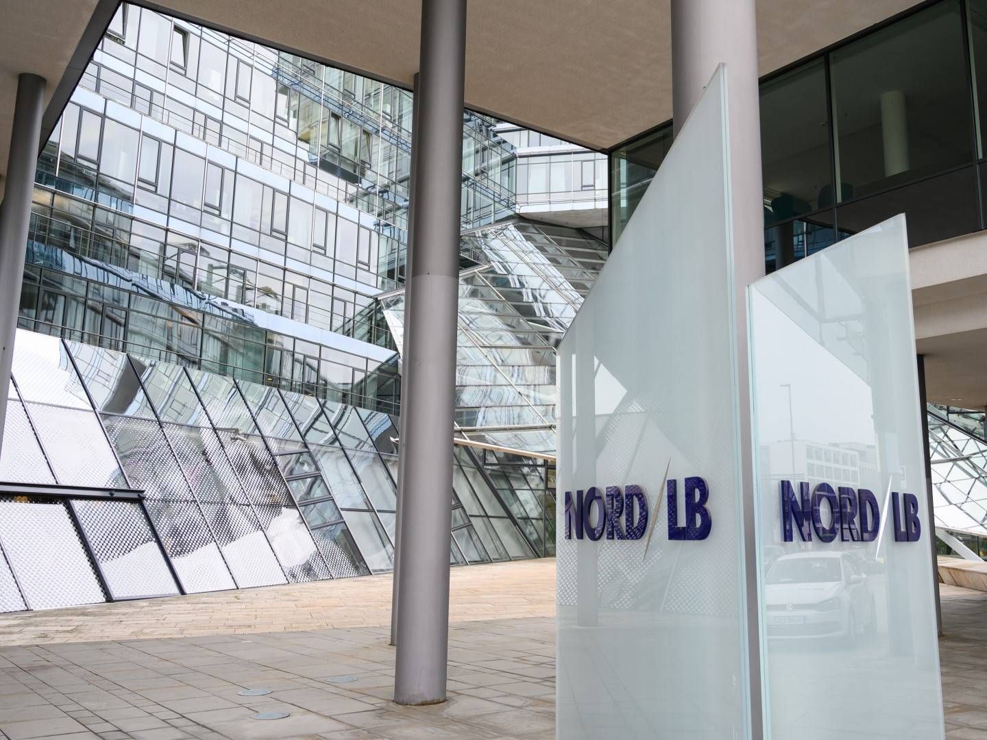 Vor dem Hauptsitz der Norddeutschen Landesbank NordLB steht das Logo der Bank. | Foto: picture alliance/dpa | Christophe Gateau