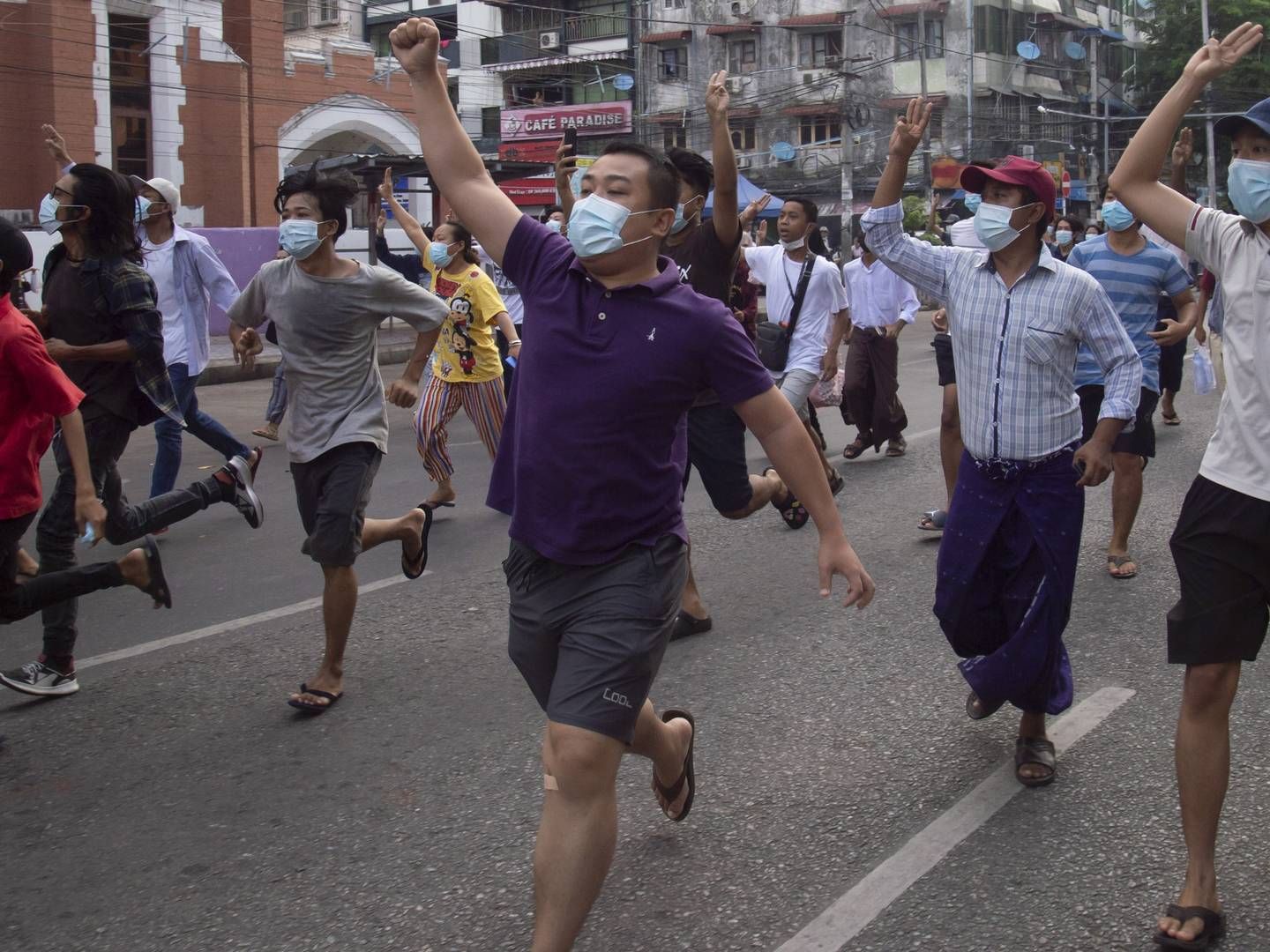 Bildet er fra en demonstrasjon i Yangon, Myanmar i juni i år. | Foto: AP