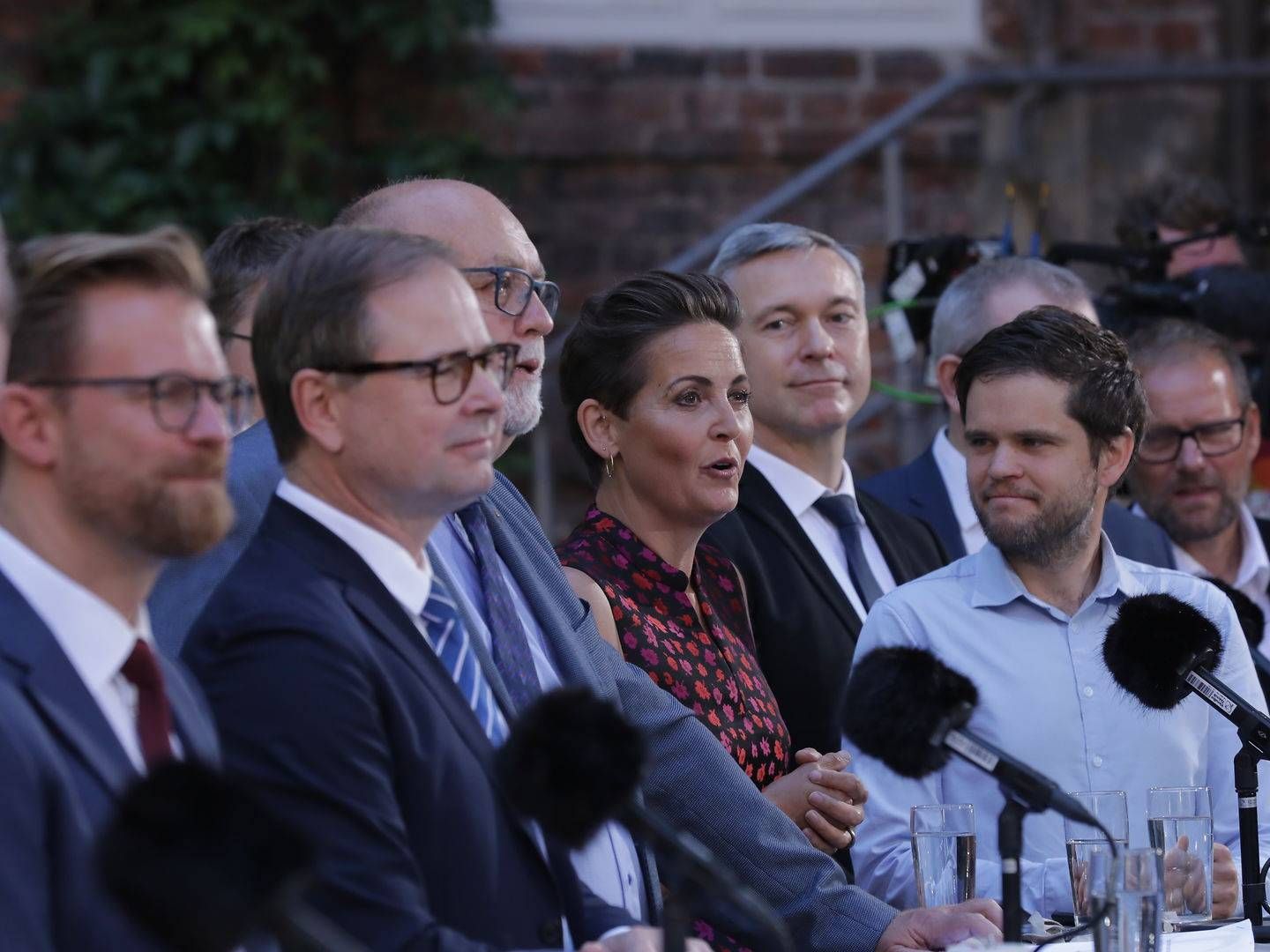 Nicolai Wammen (S) sammen med de øvrige politikere bag mandagens infrastrukturaftale | Foto: Olafur Steinar Gestsson/Ritzau Scanpix