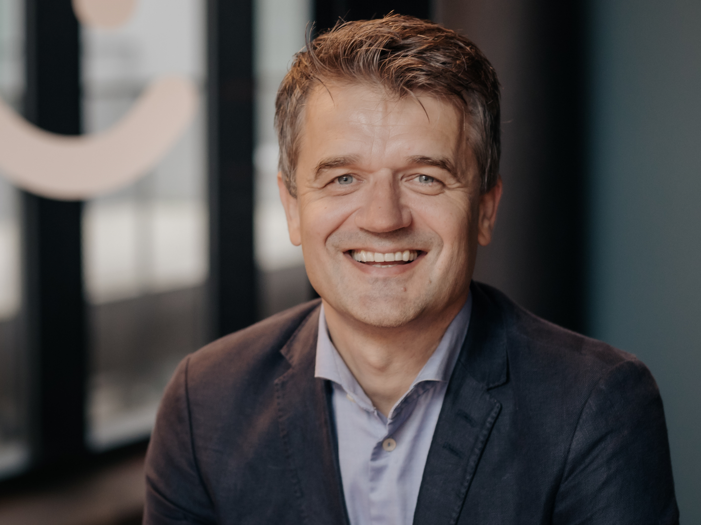 Leder i Vipps Mobilepay, Rune Garborg, feirer at det nye selskapet har passert 1 milliard transaksjoner hittil i år. | Foto: Pressebilde