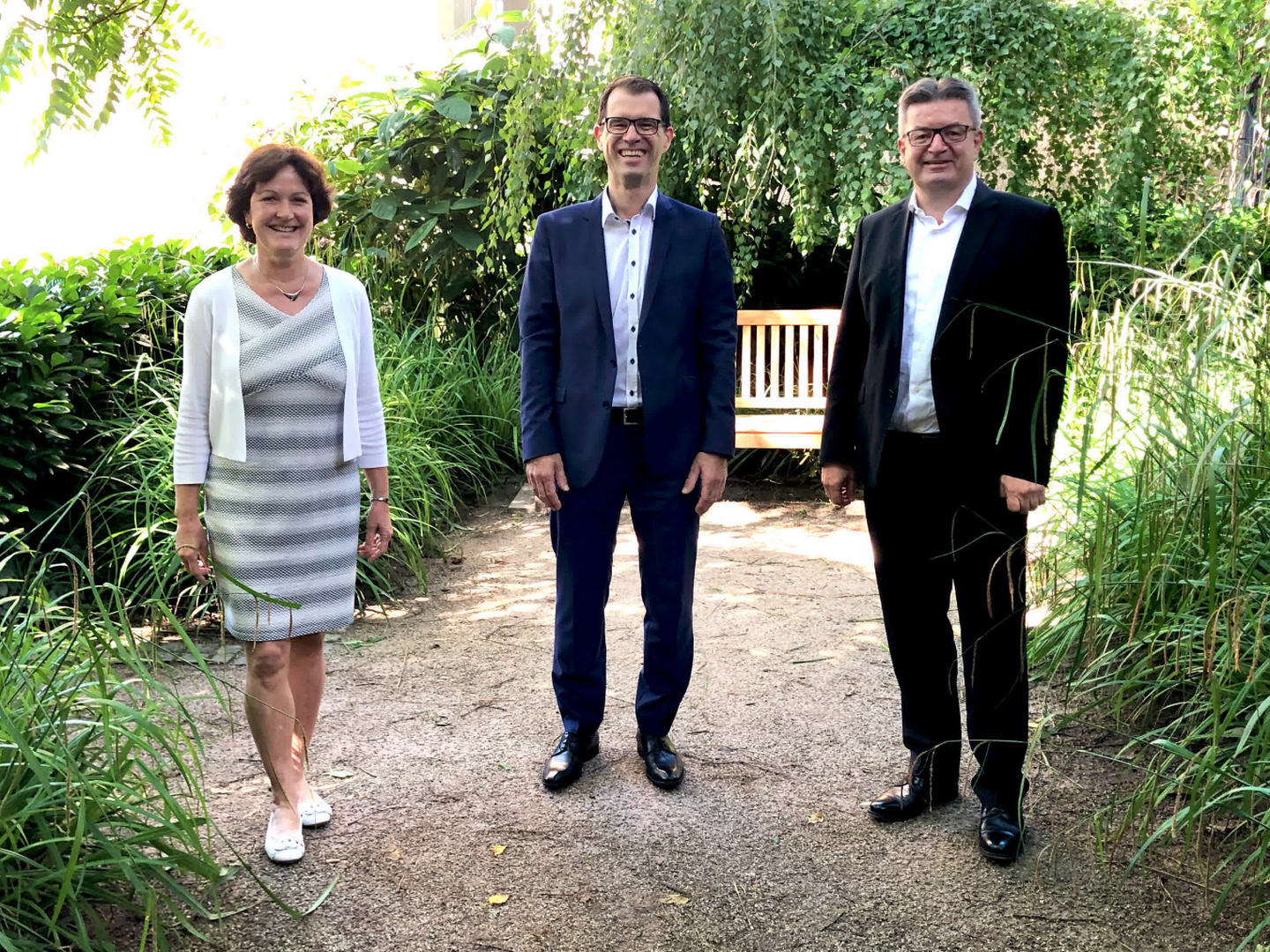 (von links): Margret Mergen, Vorsitzende des Verwaltungsrates, Markus Philipp und Lothar Volle, der Vorstandsvorsitzende | Foto: Sparkasse Baden-Baden Gaggenau