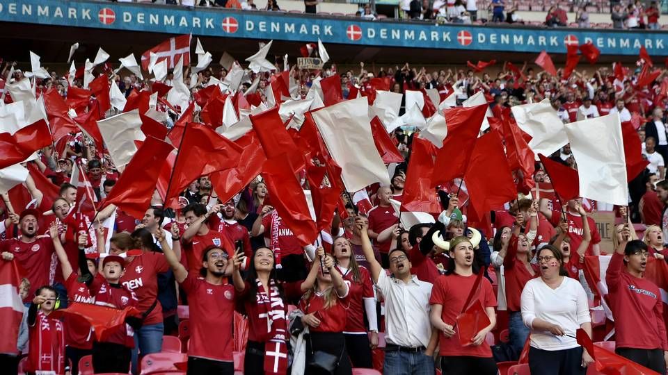 Danmark tabte onsdag til England i EM-semifinalen, hvor Kromann Reumerts London-advokater var blandt de danske fans på lægterne. | Foto: Lars Poulsen