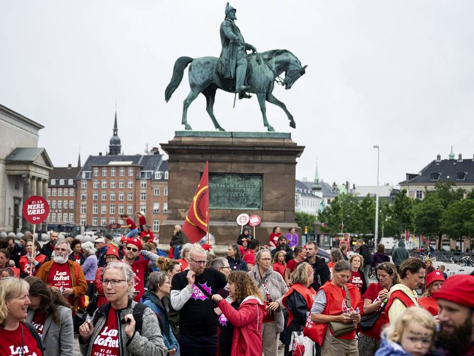 Strejkende sygeplejersker holdte demonstration for ligeløn på Christiansborg Slotsplads lørdag den 10. juli 2021. | Foto: Ida Guldbæk Arentsen