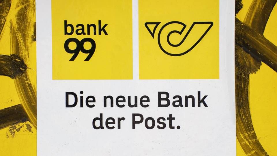 Werbung für die Bank 99 an einem Postkasten in Österreich. | Foto: picture alliance / Tobias Steinmaurer / picturedesk.com