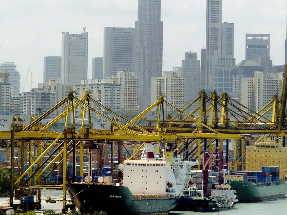 Cargo ships unload at Singapore's Pasir Panjang port. | Photo: Ed Wray/AP/POLFOTO/arkiv/AP