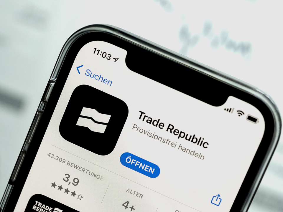 App von Trade Republic auf einem Smartphone | Foto: picture alliance / Flashpic | Jens Krick