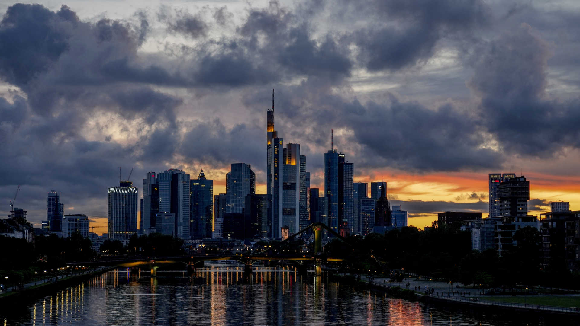 Frankfurter Skyline | Foto: picture alliance / ASSOCIATED PRESS