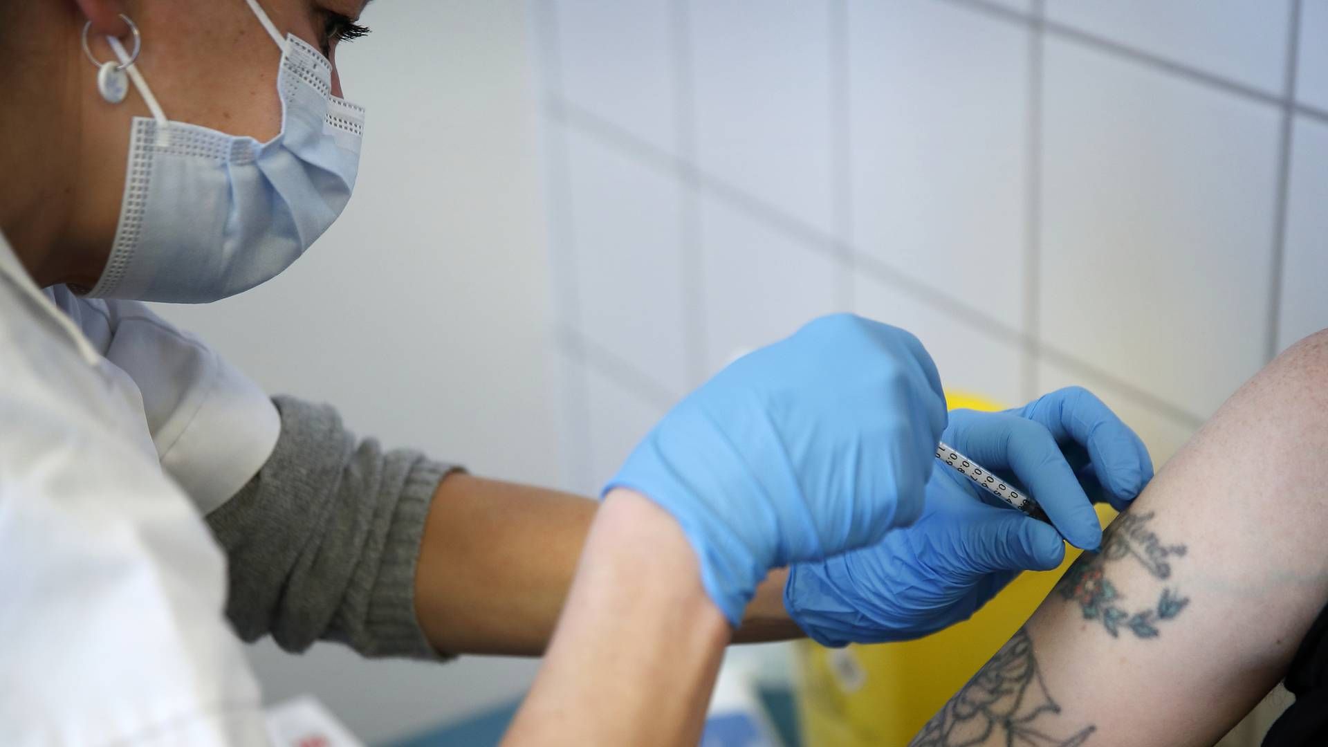 Mange sårbare eller udsatte borgere har svært ved at få bestilt vaccinationstid. derfor vil det være oplagt at lade de praktiserende læger hjælpe, mener man i Dansk Selskab for Almen Madicin. | Foto: Jens Dresling